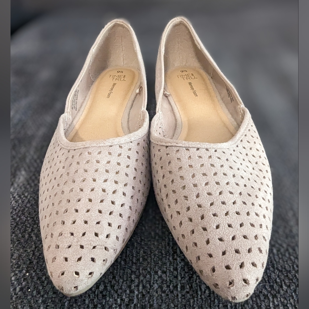 Time & Tru Memory Foam flats in Taupe - size 9.5